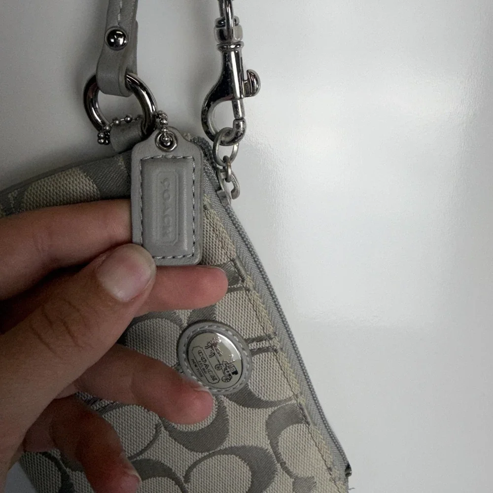 Coach Wristlet Clutch Bag Womens Small Gray Signature Jacquard Canvas Zip Strap